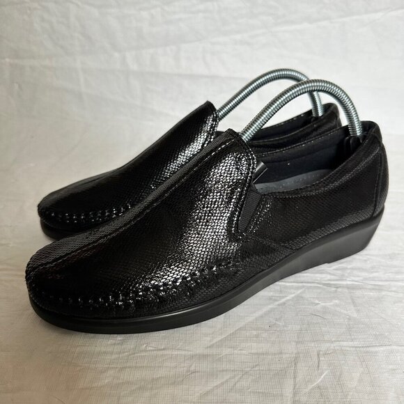 SAS Dream 10.5 Wide Black Snake Skin Pattern Slip On Loafers Comfort Shiny USA - Picture 1 of 7